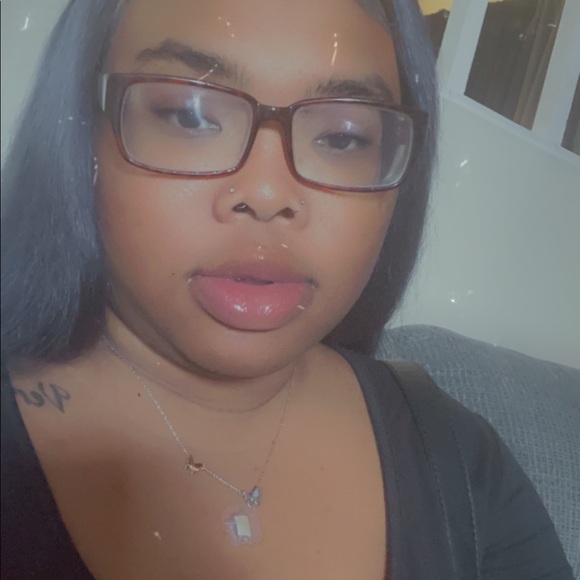 Meet your Posher, Kiana - Picture 1 of 1